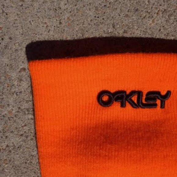 Oakley Beanie - Picture 5 of 8